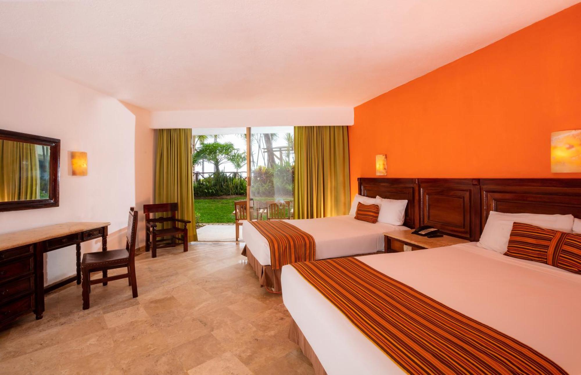 Las Palmas By The Sea All Inclusive بويرتو فالارتا المظهر الخارجي الصورة